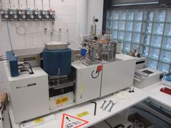 Hmotnostní spektrometr izotopových poměrů.