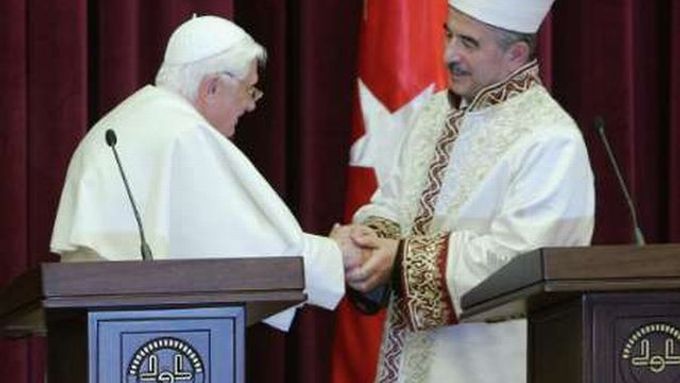 V roce 2006 Benedikt XVI. navštívil muslimské Turecko.