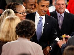Barack Obama mezi lidmi po skončení debaty