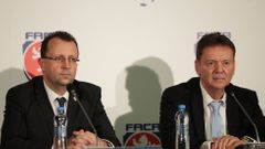 Martin Malík a Roman Berbr při volbě předsedy FAČR v prosinci 2017
