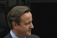 Cameron spojil síly s politickými rivaly, slibuje Skotům moc