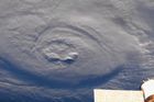 Hurikán Florence udeřil na americké pobřeží. Sledujte jeho pohyb na snímcích NASA
