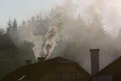 Většina Čechů už dýchá špinavý vzduch