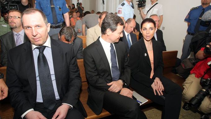 Petr Kott, David Rath a Kateřina Pancová v soudní síni