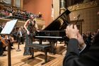 Česká filharmonie přivítá Mutterovou i Yuju Wang, uvede premiéru podle Sudka