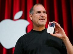 Steve Jobs z Apple Computers a jeho poklad: iPod