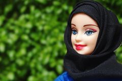 Muslimka obléká panenky Barbie do tradičního hidžábu. Stala se hvězdou na sociálních sítích