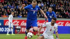 Island-Česko: Kolbeinn Sigthorsson (9) - Tomáš Sivok (6)