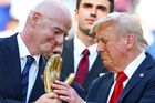 "Dělá, co říká. Říká, co si myslí." Šéf FIFA velebí Trumpa a chystá Cenu míru