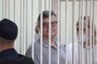 Stál proti Lukašenkovi, teď jde za mříže. Běloruský soud uvěznil opozičníka Babaryku