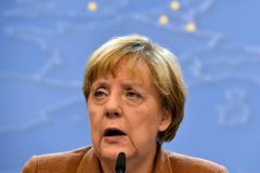 Merkelová: Německo se nechystá omezit právo na azyl, řízení má být rychlejší