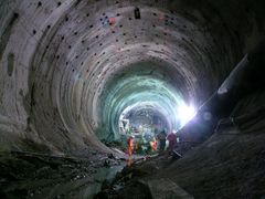 Švýcarsko. Ražba nejdelšího tunelu na světě.
