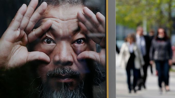 FOTO Aj Wej-wej vystavil pouta, kamery i mizející tradice