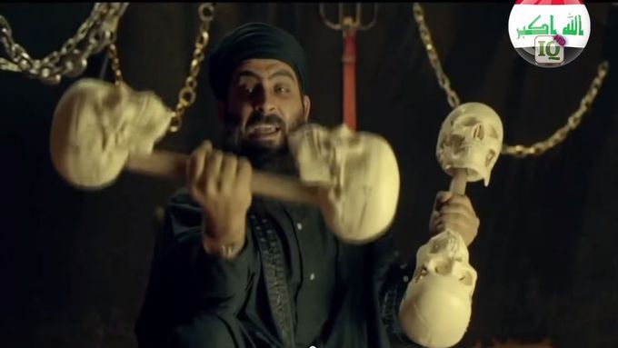 Fiktivní Abú Bakr al Bagdádí ve videoklipu, který doprovází sitcom zesměšňující Islámský stát.