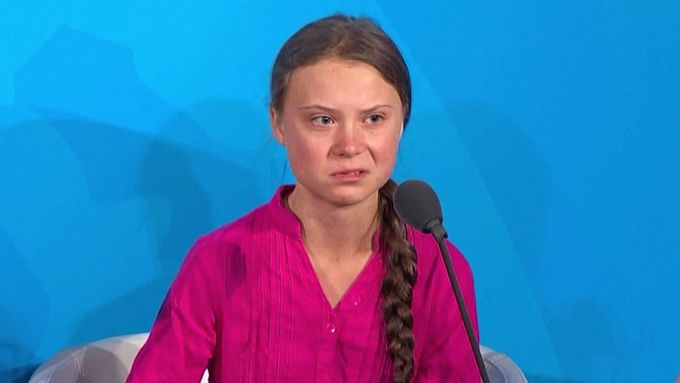 Šestnáctiletá švédská aktivistka Greta Thunbergová promluila na klimatickém summitu v sídle OSN v New Yorku.