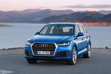 Audi po devíti letech představí druhou generaci velkého SUV Q7. Oproti minulé generaci už auto nepůsobí tak mohutným dojmem. Premiéru má mít v létě.