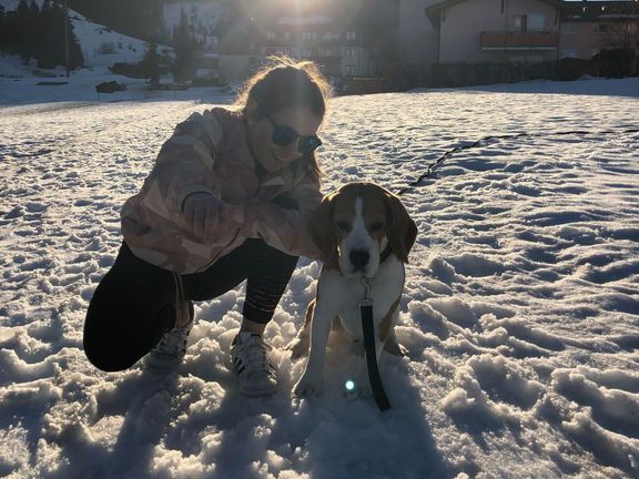 Raději než lyžování se Jitka Džičoevová věnuje procházkám se psem. 