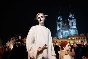 33 zjevení strašlivých strašidel pražských. Temné fotky z magické noci duchů