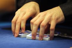 Policie zatkla falešné hráče pokeru z kasin na Karlovarsku