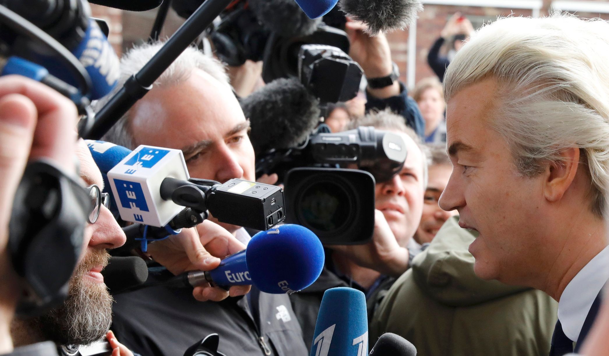 Wilders před novináři