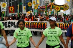 Lidé po celém světě žádali lepší boj proti změnám klimatu