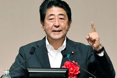 Japonský premiér Šinzó Abe rezignuje, trpí chronickou nemocí a musí se léčit