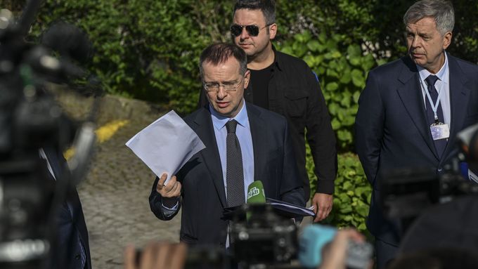 „Úkolem přímých jednání je nastolit dlouhodobý mír,“ sliboval do kamer Putinův vyjednavač