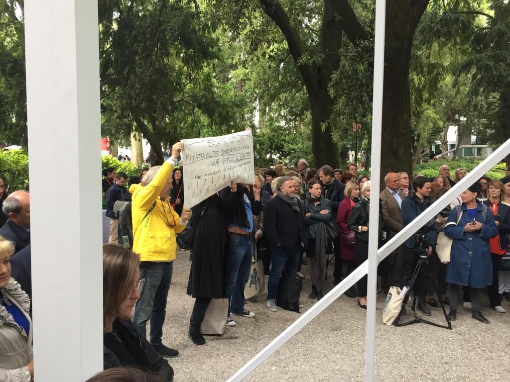 Protest proti ministrovi kultury v Benátkách