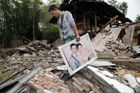Desítky tisíc Číňanů jsou po zemětřesení bez domova