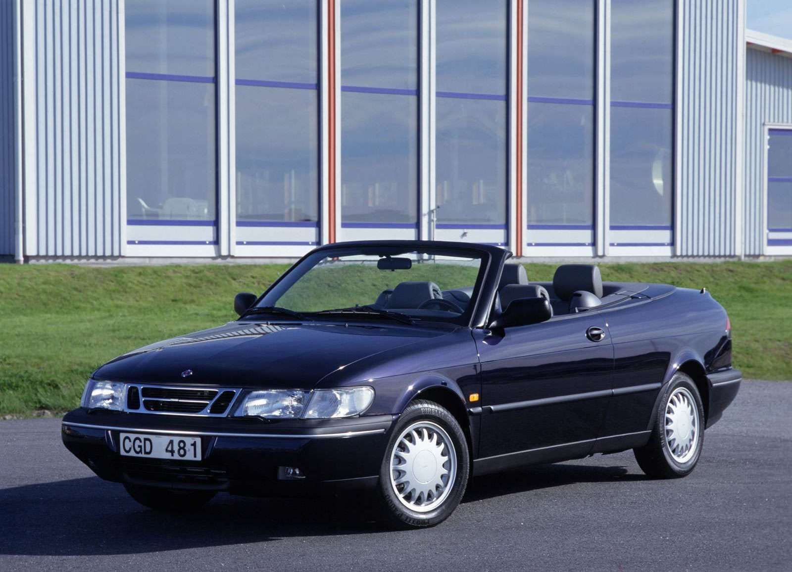 Saab 900