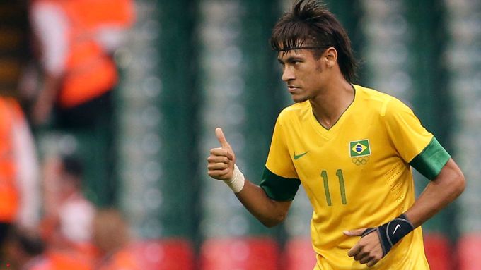 Neymar slaví svůj první gól na olympiádě.