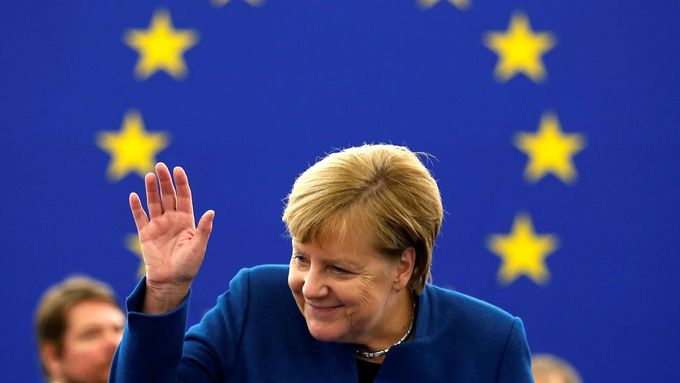 Evropa by měla mít společnou armádu, vyzvala německá kancléřka Merkelová