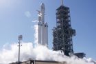 Startuje Falcon Heavy. Nejsilnější raketový nosič současnosti