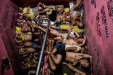 Třetí cena v kategorii Aktualita. Snímek pochází z vězení v Quezon, jednoho z nejpřeplněnějších na Filipínách. Autor: Noel Celis, AFP.