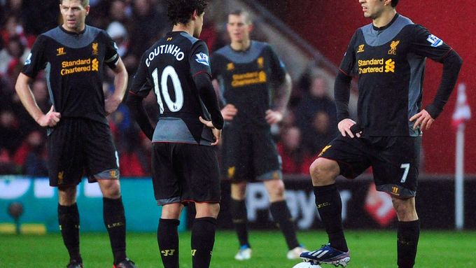 Liverpool dostal od Southamptonu tři góly a ztratil kontakt s Evertonem a Arsenalem