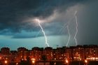 Do Česka se ženou silné bouřky. Počasí se bude dál měnit