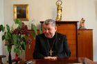Zdanění náhrad církvím není z právního hlediska možné, kritizuje vládní návrh kardinál Duka