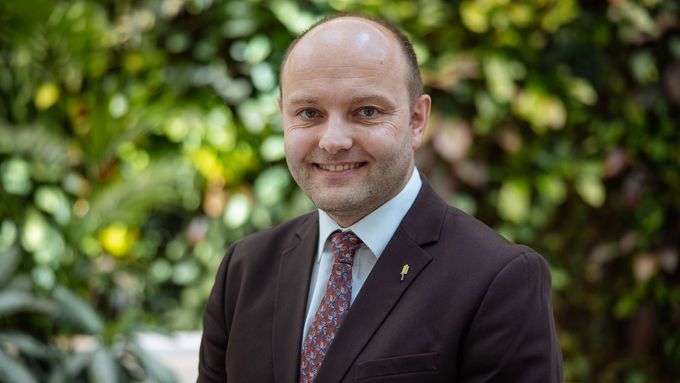 Aktuálně.cz přináší ukázky z proslovu Jaroslava Šebka, který ostře kritizoval nástup vlády Andreje Babiše.