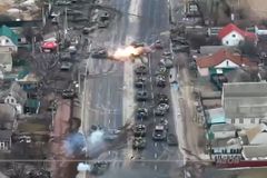"Slabá taktika." Ukrajinští dělostřelci drtivě zasáhli ruské tanky mířící do Kyjeva