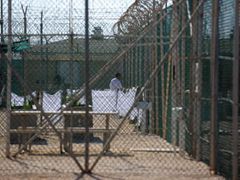 Skuteční vězňové na Guantánamu.