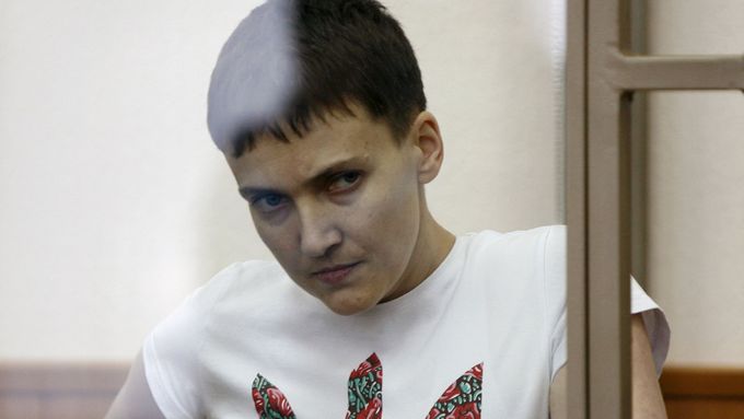 Nadija Savčenková u soudu v ruském Doněcku.