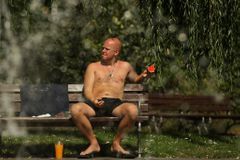 Do Česka míří léto, o víkendu teplota prvně překročí 30 °C