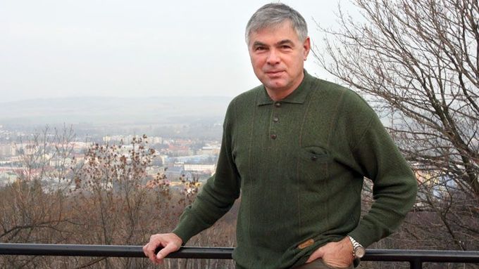 Jaroslav Palas u výhledu na Krnov
