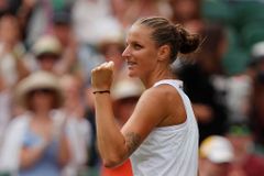 Plíšková smetla Azarenkovou a na Wimbledonu slaví životní úspěch, Šafářová zaskočila Radwaňskou