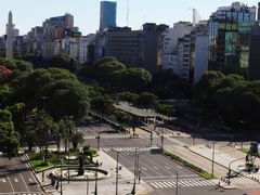 Prázdná hlavní třída v centru Buenos Aires.