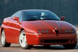 Rok 1991 přinesl na zkrácené platformě Alfy 164 koncept Proteo. Jednalo se o kupé s pevnou stahovací střechou a třílitrovým šestiválcem pod kapotou. Kdo zná pozdější modely Alfa Romeo, jistě v designu rozpozná tvary dvojice GTV a Spider.