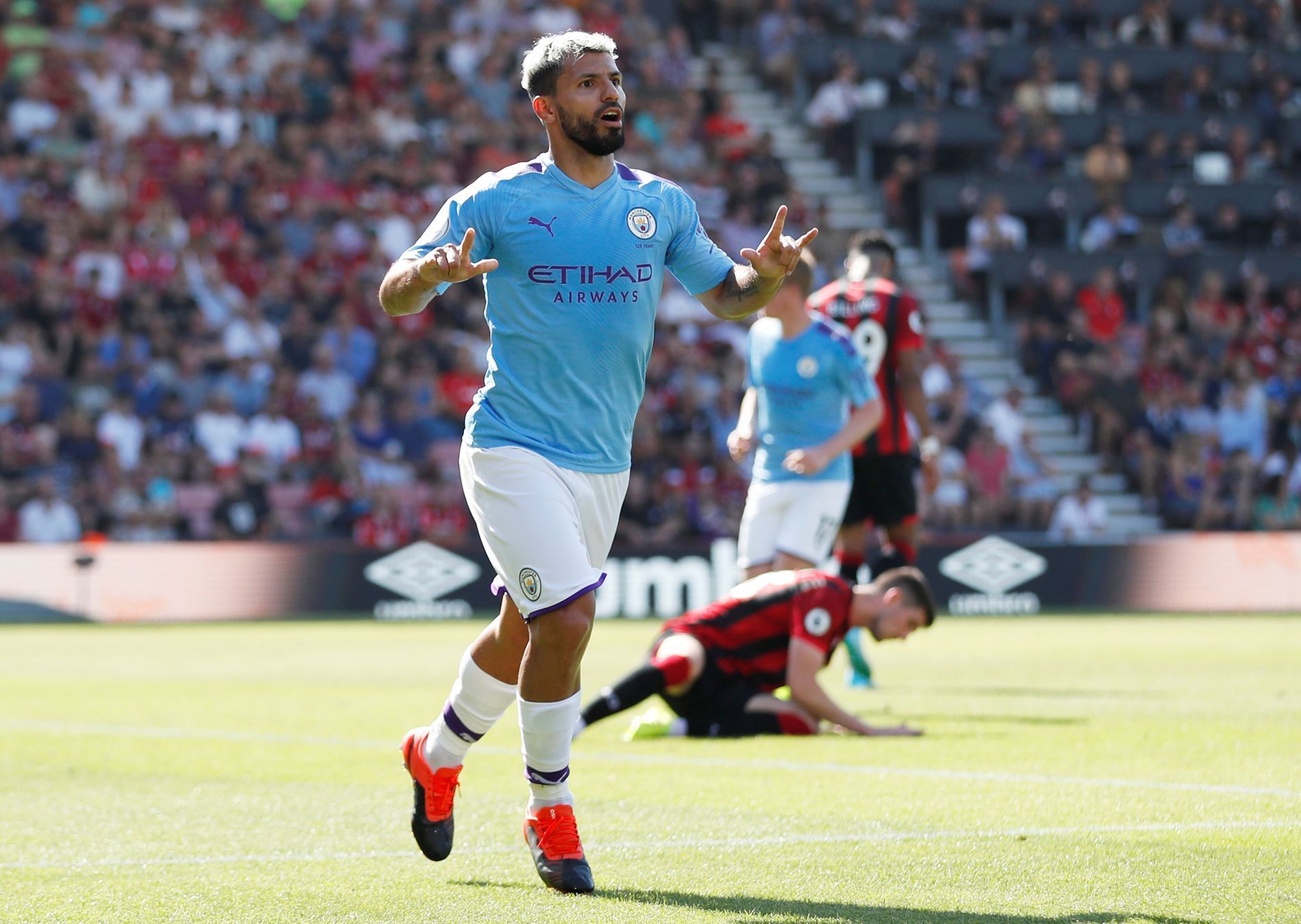 3. kolo anglické Premier League 2019/20, Bournemouth - Manchester City: Sergio Agüero z Manchesteru City oslavuje třetí gól svého týmu.