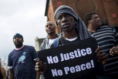 Policisté z Baltimoru, jimž hrozil soud za smrt černošského mladíka, byli osvobozeni