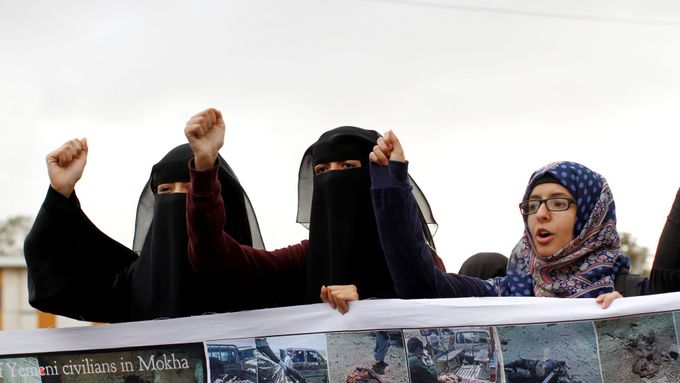 Ženy v Saná během protestu proti Saúdům.