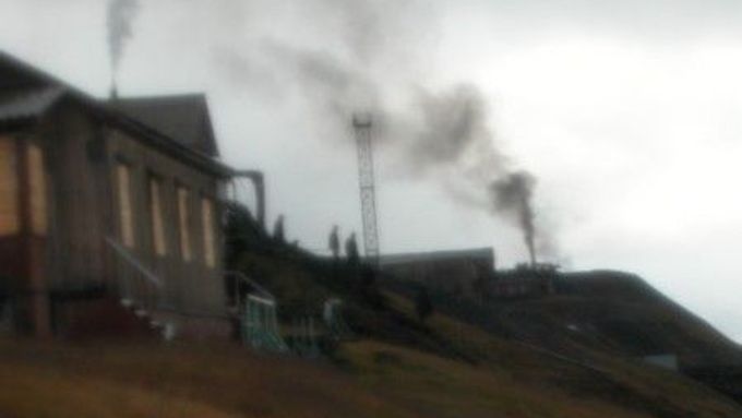 BARENTSBURG (Svalbard) - Elektrárna a teplárna v současné době spotřebovává veškeré uhlí, které Rusové vytěží. Ani kilogram uhlí z Barentsburgu se neprodá ani nevyveze.